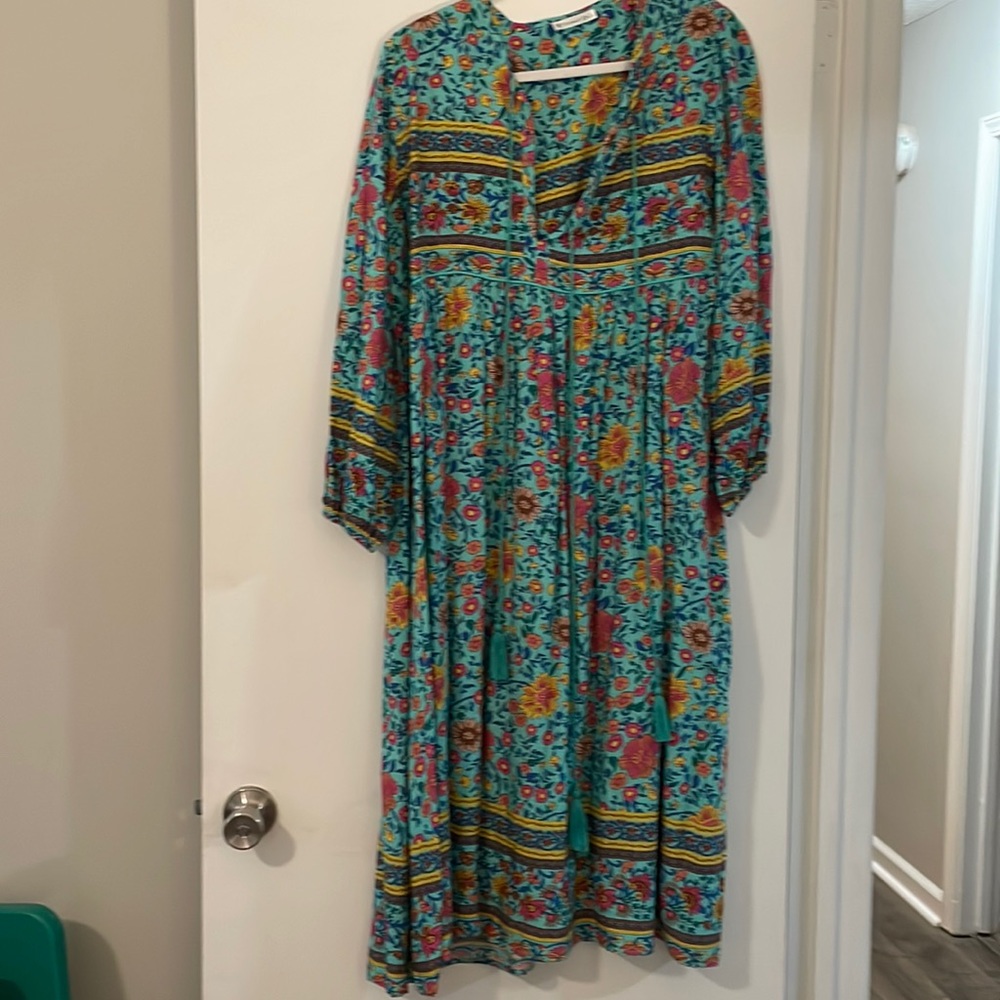 Beautiful dress! Only worn once for photos.